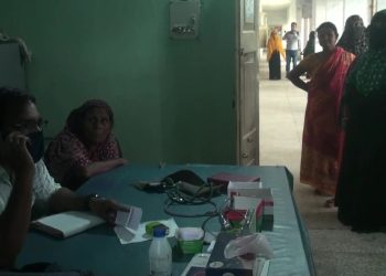 ৬১ বছরের জরাজীর্ণ ভবনে ঝুঁকি নিয়ে চলছে স্বাস্থ্যসেবা