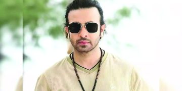 থাকছেন শাকিব খান