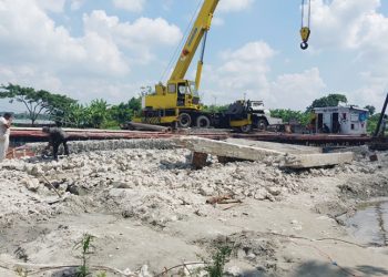 কোটালীপাড়ায় ২২ ফুট খালে ৭৪ ফুট ব্রিজ নির্মাণে ব্যাপক অনিয়ম ও দুর্নীতি