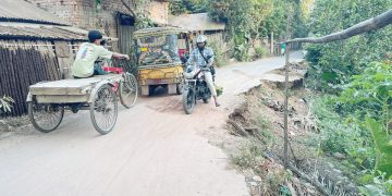 গোপালগঞ্জে নির্মানের ১০ গুণ বেশি ব্যয়ে রাস্তা সংস্কারেও কমেনি দুর্ভোগ