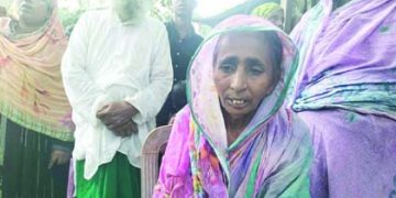 ‘আমি ছেলের লাশটার চিহ্ন দেখপার চাই’