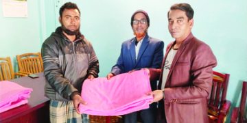 টুঙ্গিপাড়া প্রেস ক্লাবের মানবিক উদ্যোগ: অসহায়দের মাঝে শীতবস্ত্র বিতরণ