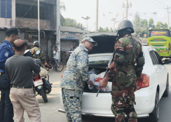 টুঙ্গিপাড়ায় যৌথবাহিনীর চেকপোস্ট: ১৩ মামলা, জরিমানা, গাঁজাসহ আটক ১