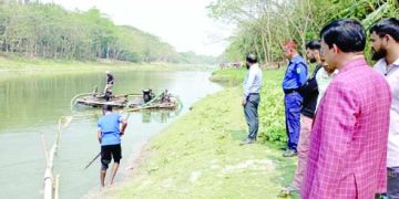 মুকসুদপুরে অবৈধভাবে বালু উত্তোলনের দায়ে ড্রেজার মেশিন ধ্বংস