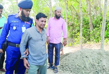 হাতকড়া পরে বাবার দাফনে যুবলীগ কর্মী চঞ্চল, জানাজা না পেয়ে আক্ষেপ