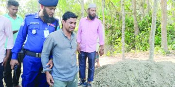 হাতকড়া পরে বাবার দাফনে যুবলীগ কর্মী চঞ্চল, জানাজা না পেয়ে আক্ষেপ